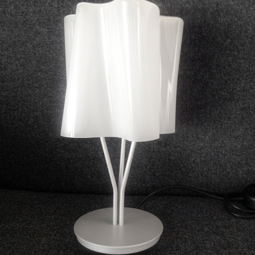 Weisse Tischlampe von Michele de Lucchi für Artemide