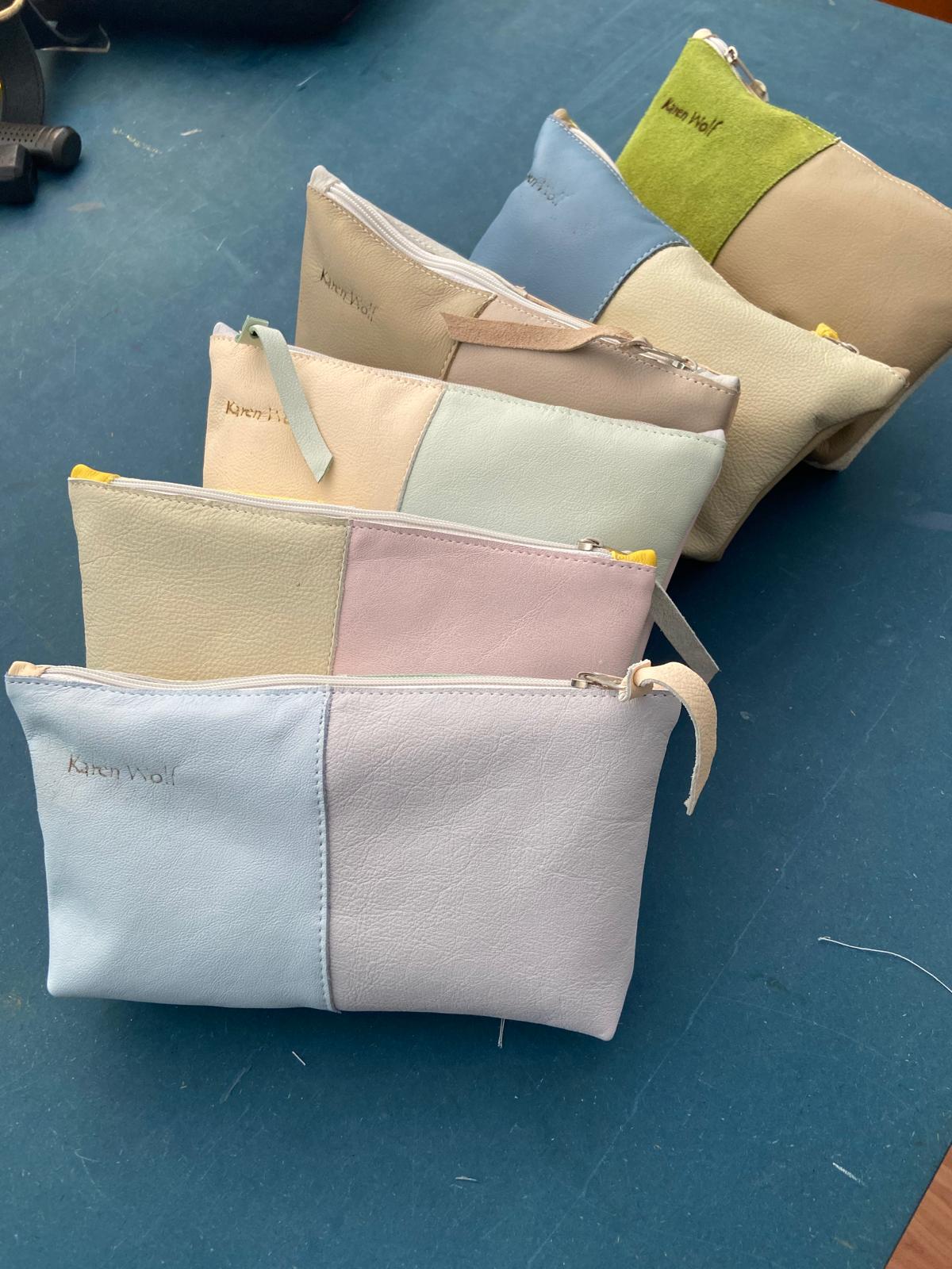 Accessoire und Textil von Nadel, Karen Wolf