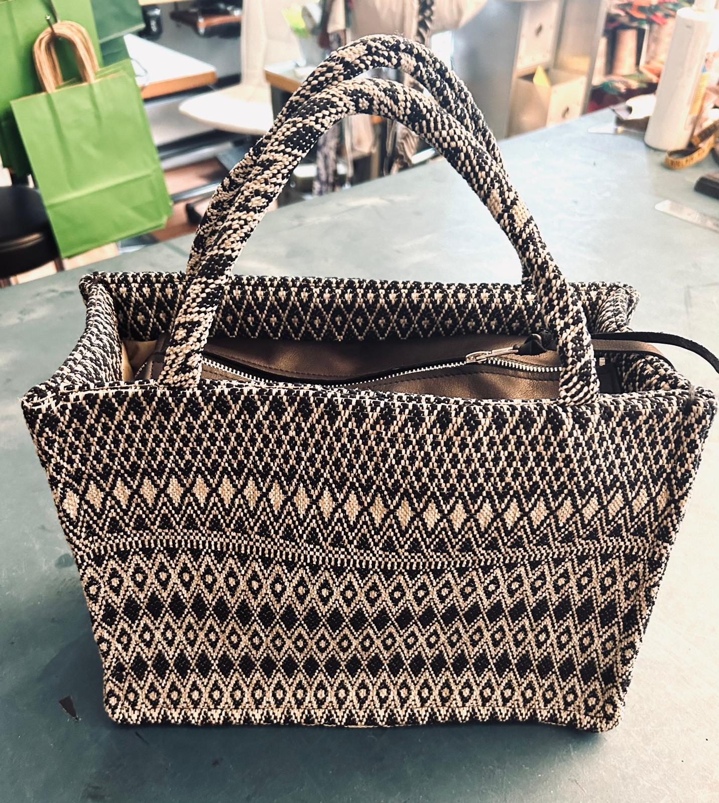 Tasche von Nadel, Karen Wolf