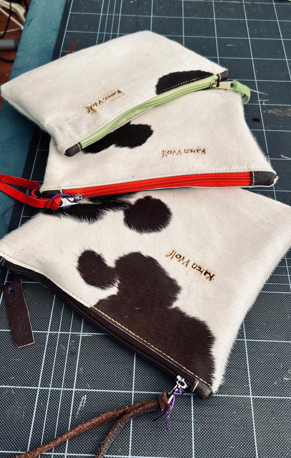 Accessoire und Textil von Nadel, Karen Wolf